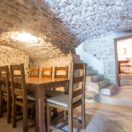 Hotel House 3*